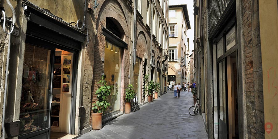 Le vie dello shopping a Lucca